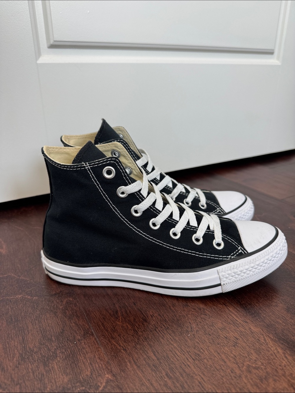 Converse Black High Tops Shoes Skating Sneakers Black and White Chucks All Stars